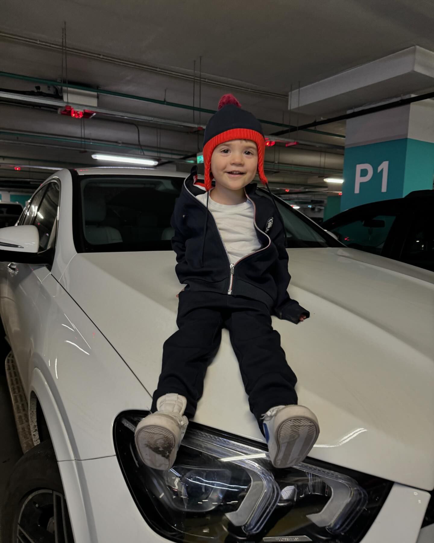 Чоловік Дорофєєвої привітав сина з днем народження та показав сімейні фото: співачка відреагувала